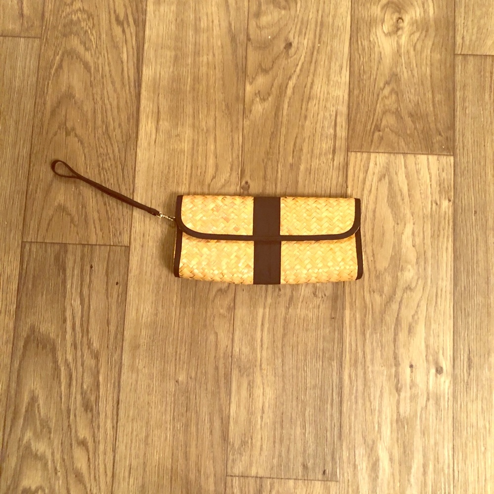 Wicker clutch